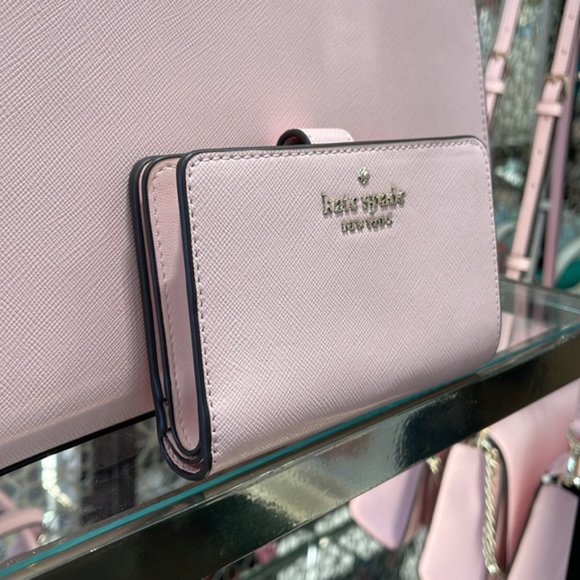 Kate Spade Madison Medium Compact Bifold Wallet Conch Pink
Color: Conch Pink
NWT - Picture 5 of 16